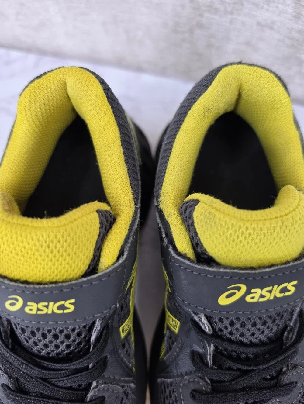 ASICS Jolt 2 Graphite Grey Vibrant Yellow Kids Boys Toddler Size 12